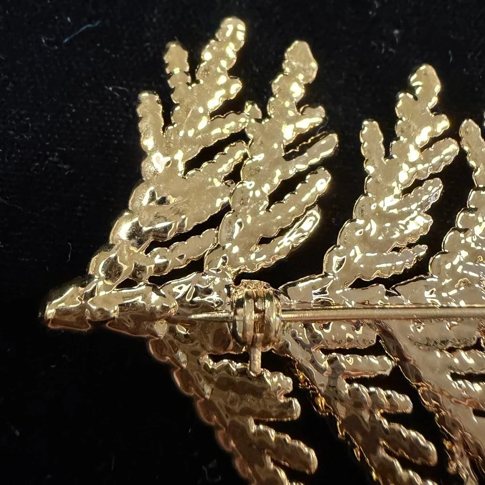 Vintage Gold Tone Cedar Branch Brooch Textured Nature Leaf Pin Accessory
